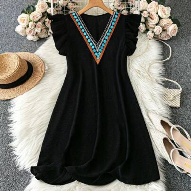 SHEIN Plus Size V-Neck Floral Decor A-Line Vacation Dress