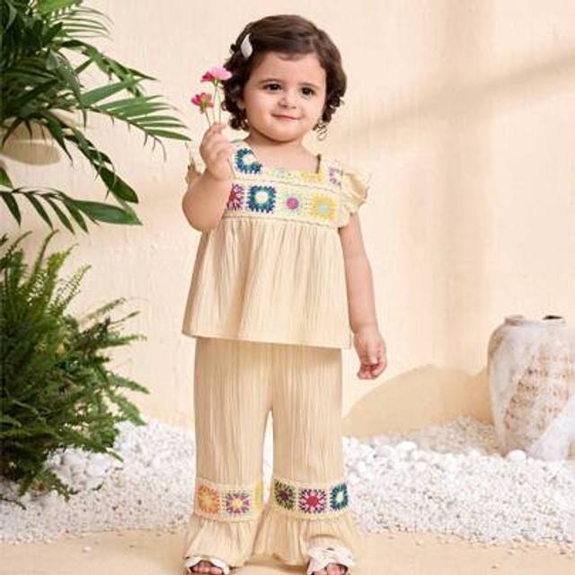 SHEIN Baby Girl Cute Apricot Crochet Ruffle Hem Top And Elastic Waist Pants 2-Piece Outfit, Summer Holiday Set