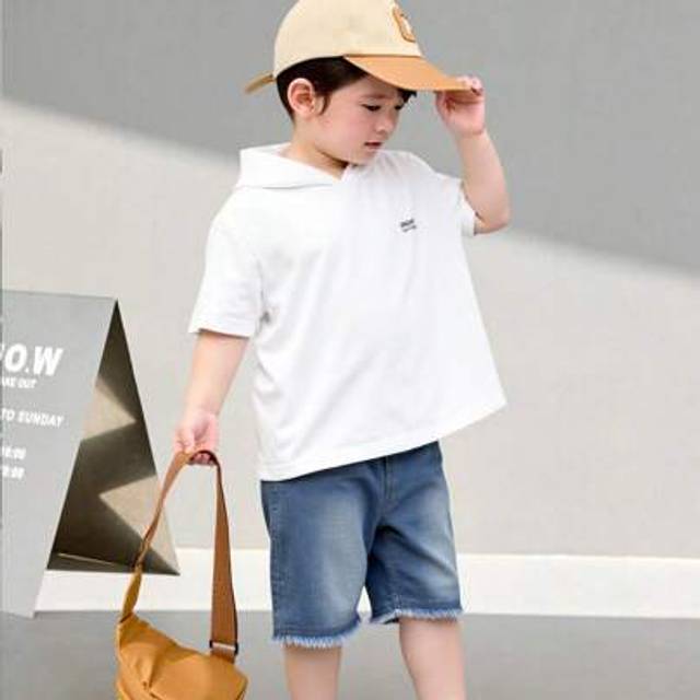 SHEIN Boys 2 Pieces Set: 1 Loose-Fit White Knit Hooded Short Sleeve T-Shirt With Printed English Letter Graphic, And 1 Casual Washed Denim Bermuda Shorts, S