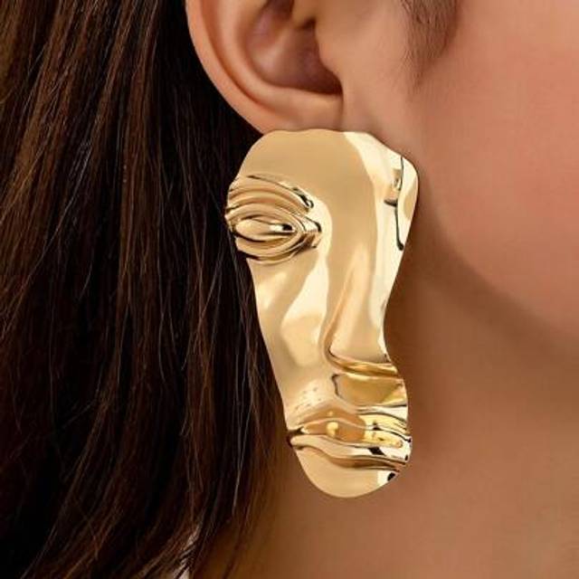 SHEIN 1 Pc Face Mask Statement Earring For Women Golden Color Iron Metal Abstract Human Sculpture Earrings Jewelry