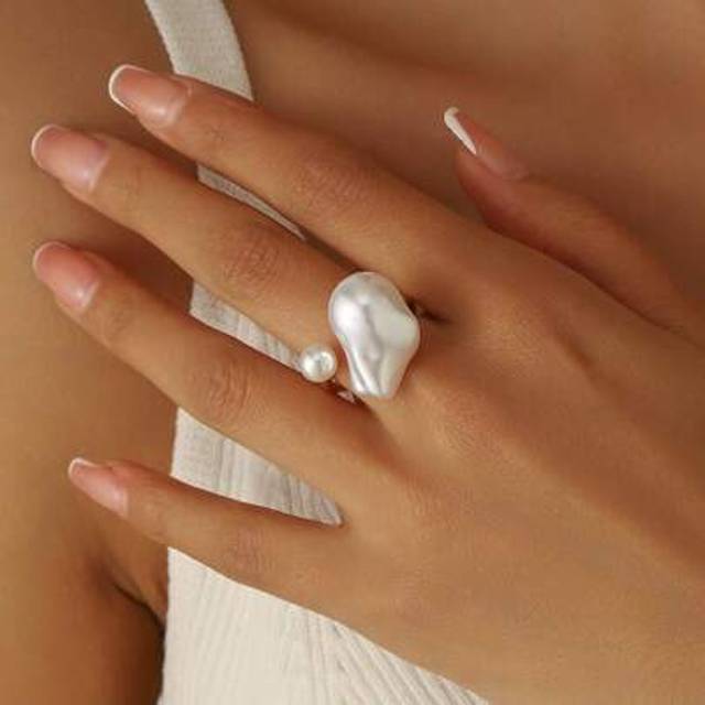 SHEIN 1pc Fashionable Minimalist Baroque Pearl Ring, Suitable For Daily Wear