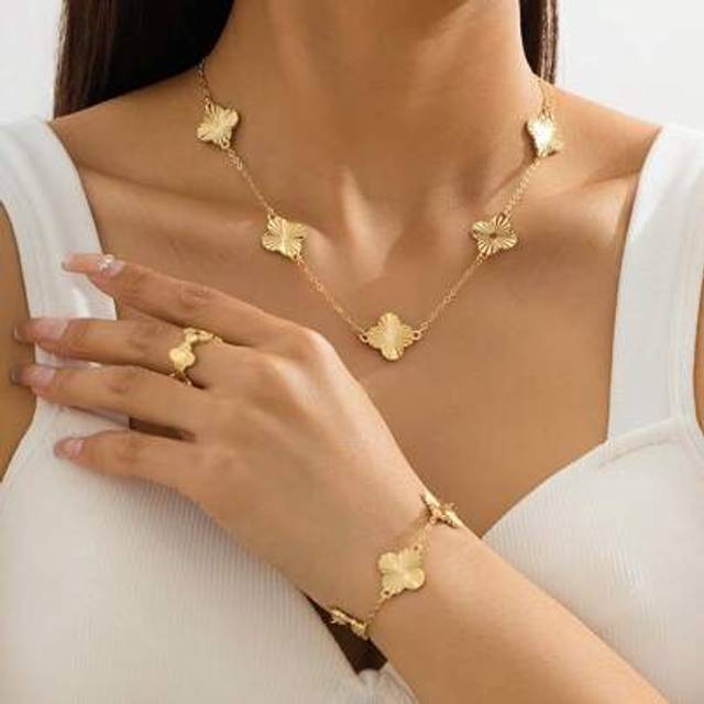 SHEIN 1pc Flower Necklace, 1pc Flower Bracelet, 1pc Flower Ring, Fashionable Casual Four-Leaf Clover Flower Jewelry Set