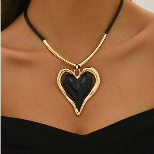 SHEIN 1pc European & American Luxury Minimalist Exaggerated Red Heart Shape Bicolor Pendant Necklace With Black Cord, Necklace Jewelry, Daily Wear, Valentin