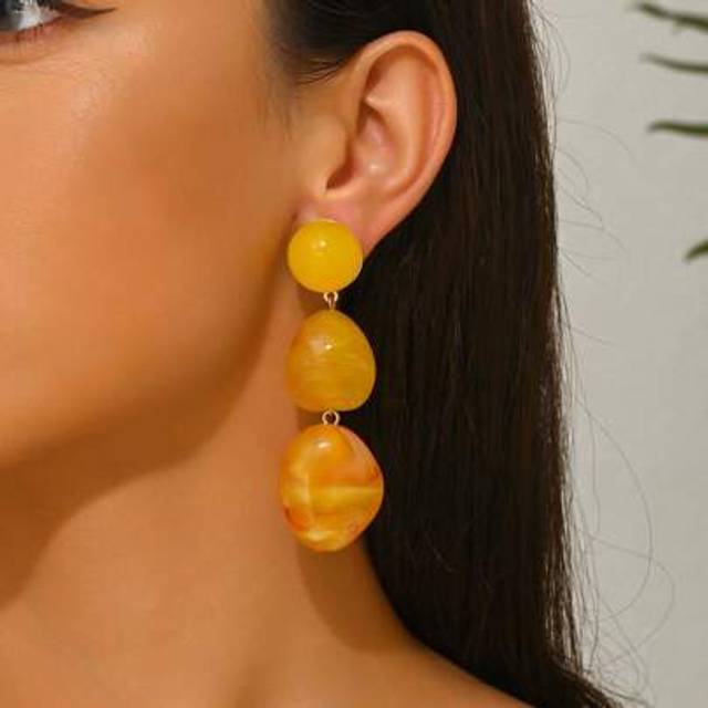 SHEIN 2pcs Elegant, Exaggerated, Sexy Bohemian Wave Texture Faux Jade Resin Block Asymmetrical Earrings With Gold Sea Shell Pendant, Suitable For Sexy Diva