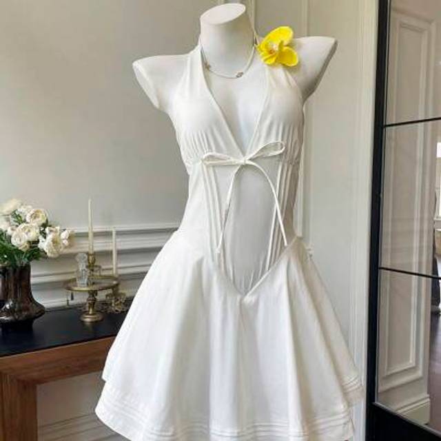 SHEIN Women&#39;s White Graduation Season Elegant Romantic Lace Sleeveless Backless Suspender Dress Suitable For Spring And Summer Vacation Graduation Season