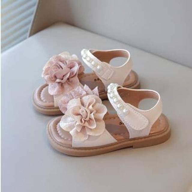 SHEIN New Girls Pearl & Flower Decorated Flat Sandals, Soft & Anti-Slip Sole, Comfortable & Versatile Daily Casual Wear, Elegant For Kids, Suitable For Summ