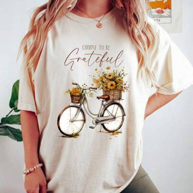 SHEIN Women&#39;s Solid Color Round Neck Short Sleeve Casual Bicycle & Floral Print Loose T-Shirt