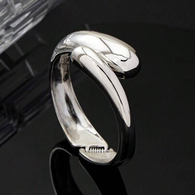 SHEIN 1pc Minimalist Metal Water Drop Shaped Gold Color Bangle Bracelet
