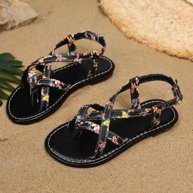 SHEIN 1 Pair Toddler/Little Girls&#39; Fashion Colorful PU Criss-Cross Strap, Back Heel One-Piece Metal Buckle Design Open Toe Comfortable Cute Beach Sandals, S