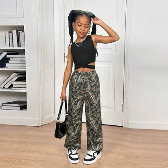 SHEIN Girls Casual Basic Street Asymmetric Knit Camisole + Camouflage Maple Leaf Print Pants Set