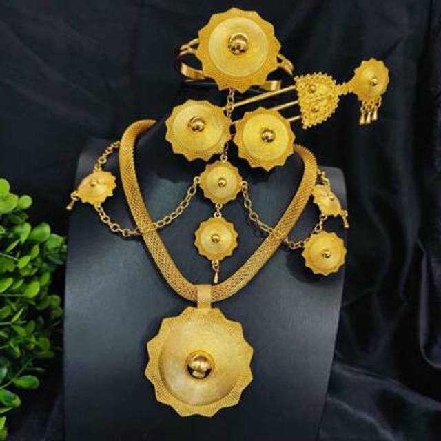 SHEIN 1pc Necklace, 1 Pair Earrings, 1pc Bracelet, 1pc Ring, 1pc Hair Fork, 1pc Headchain, Flower Shaped Alloy Dubai Style Jewelry Set, Suitable For Saudi A