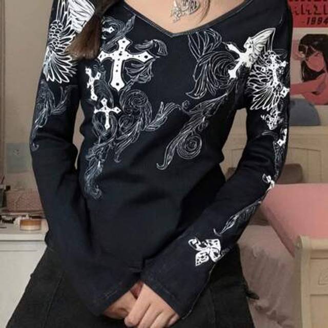 SHEIN Women&#39;s Spring And Autumn Y2K Casual Fashion 90S Street Style Music Festival Rave Cross Wings Pattern Printed V-Neck Long Sleeve T-Shirt