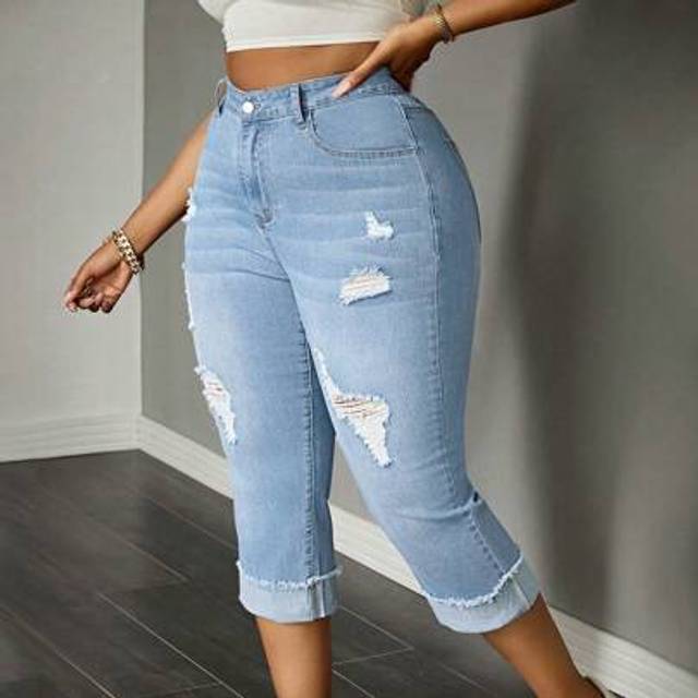 SHEIN Plus Size Raw Hem Cuffed 7/8 Length Casual Jeans