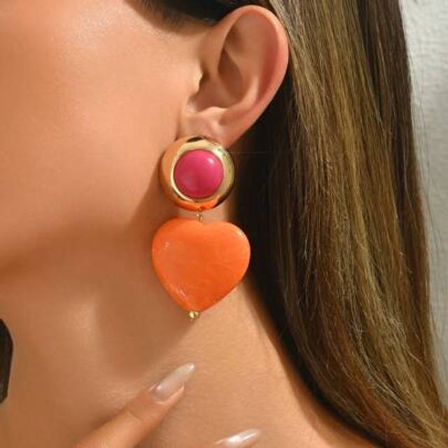 SHEIN 2 Pcs Exaggerated Sexy Orange Resin Big Heart Gold Stud Earrings For Women, Elegant And Versatile, Suitable For Party, Vacation, Ball, Banquet. Each R