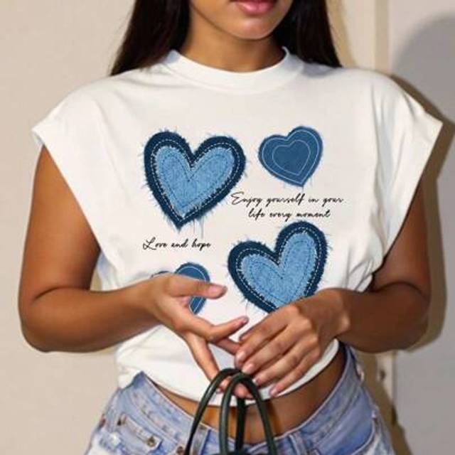 Slaydiva Casual Simple Versatile Heart & Letter Denim Effect Printed Plus Size T-Shirt, Suitable For Summer