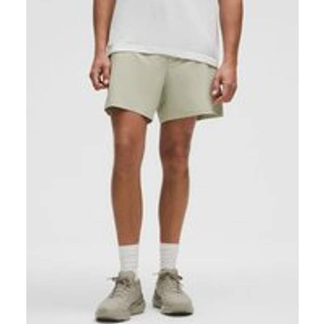 lululemon – Pace Breaker Shorts ohne Liner für Männer – 13 cm – Größe XL in Fog Green