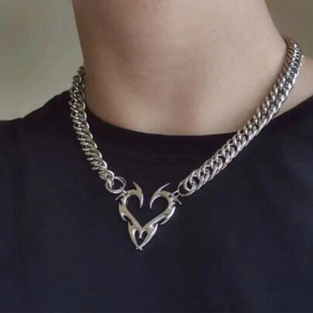 SHEIN 1pc Simple European & American Style Flame Totem & Heart Shaped Personality Boutique Clavicle Necklace