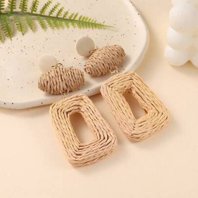 SHEIN 1 Pair Handmade Tropical Harajuku Style Colorblocked Geometric Paper String Woven Holiday Island Vacation Party Earrings, Suitable For Outings, Daily