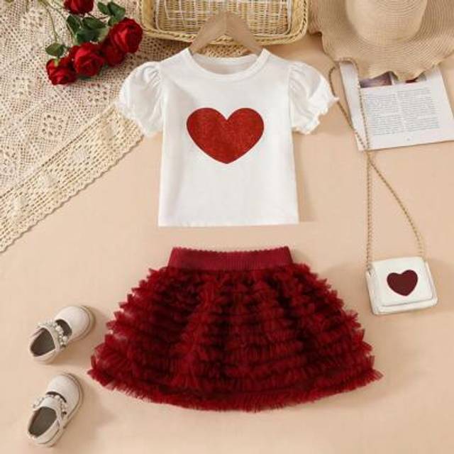 SHEIN Young Girl Heart Printed Round Neck Short Puff Sleeve Top And Tulle Mini Skirt Set