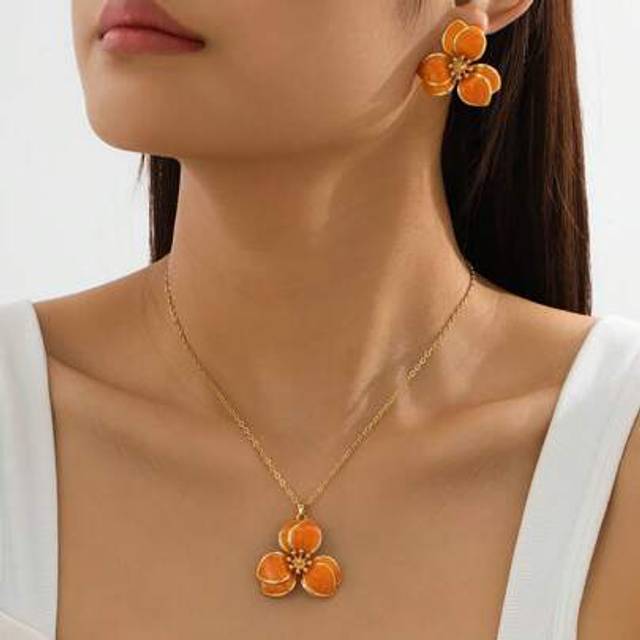 SHEIN 1pc Vibrant Orange Flower Pendant Necklace & 1 Pair Earrings Women Jewelry Set, Summer Beach Outfit Accessory
