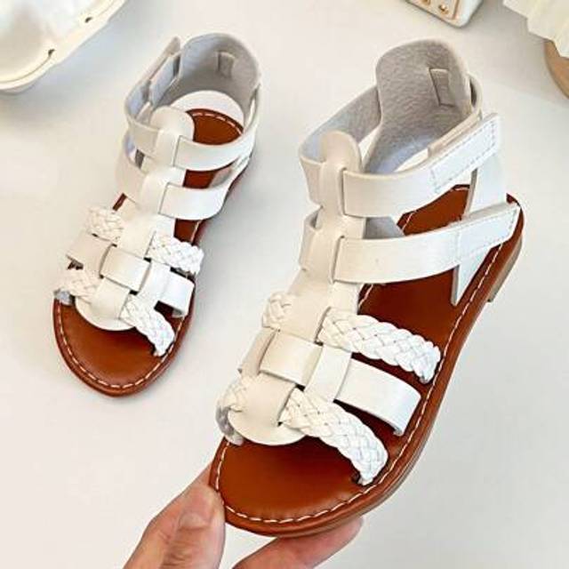 SHEIN A Pair Of Best-Selling Children&#39;s /2025 New Girls&#39; Sandals Features A White Leather Upper And A Multi-Strap Cross-Woven Design, Presenting A Retro Rom