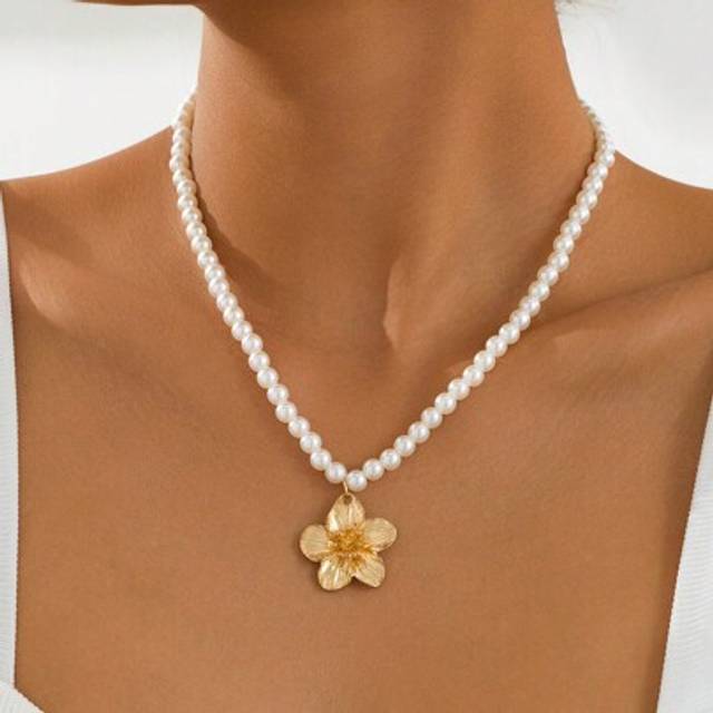 SHEIN 1pc Dreamy Romantic Gold Flower Pendant Necklace, Wedding Gift For Women