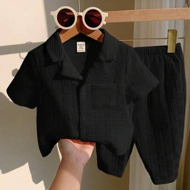SHEIN Baby Boy Casual Korean Style Solid Color Jacquard Lapel Collar Short Sleeve Top & Pants 2pc Set, Suitable For Home, Outdoor, Vacation Wear, Summer