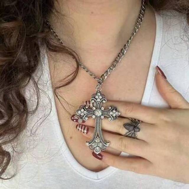 SHEIN 1 Piece Vintage Silver Color Alloy Floral Vine Big Cross Pendant Necklace, Gothic Retro Hip-Hop Style, Unique Design Chunky Chain, Unisex Versatile