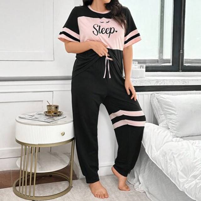 SHEIN Contrast Color Block Letter Print Plus Size Women Pajama Set With Round Neck Tee And Pants, Outfits