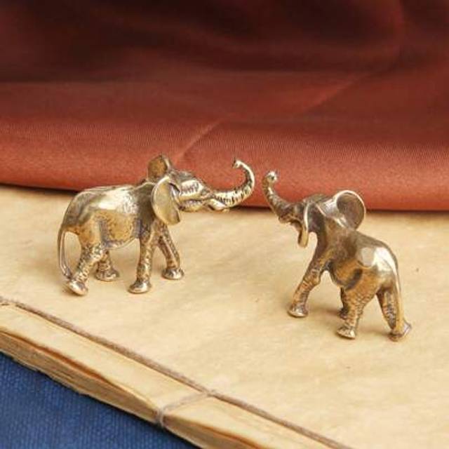 SHEIN 1pc Retro Brass Elephant Figurine Desktop Decor, Bring Wealth And Fortune