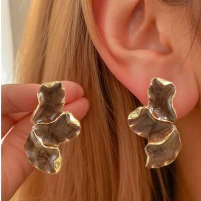 SHEIN Elegant Flower Design Earrings Suitable For Daily Wear