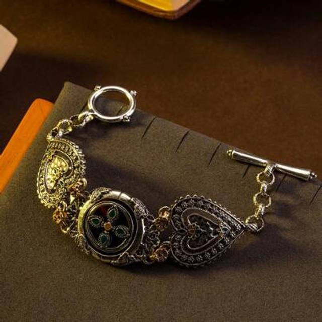 SHEIN A Vintage Multi-Element Round Heart Bracelet, Retro And Suitable For Daily Wear, A Gift For A Dance Party Accessory.