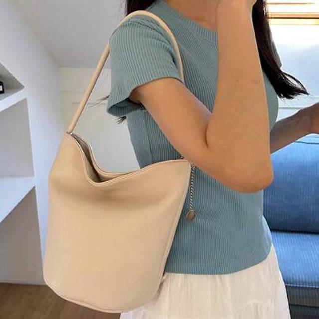 SHEIN Soft Leather Bucket Vegetable Basket Bag, 2025 Summer New Handbag, Niche Shoulder Bag, Commuting Armpit Bag