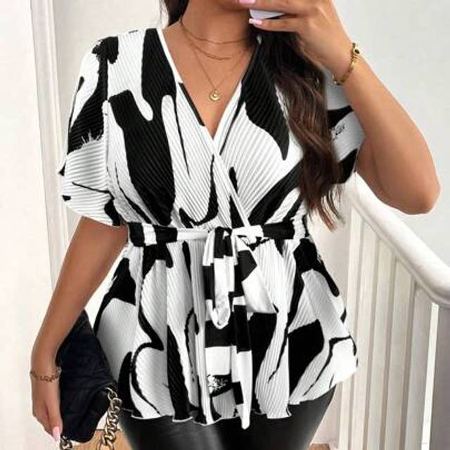 Franclia Plus Size Women Geometric Print Short Sleeve Pleated Casual Blouse, For Summer