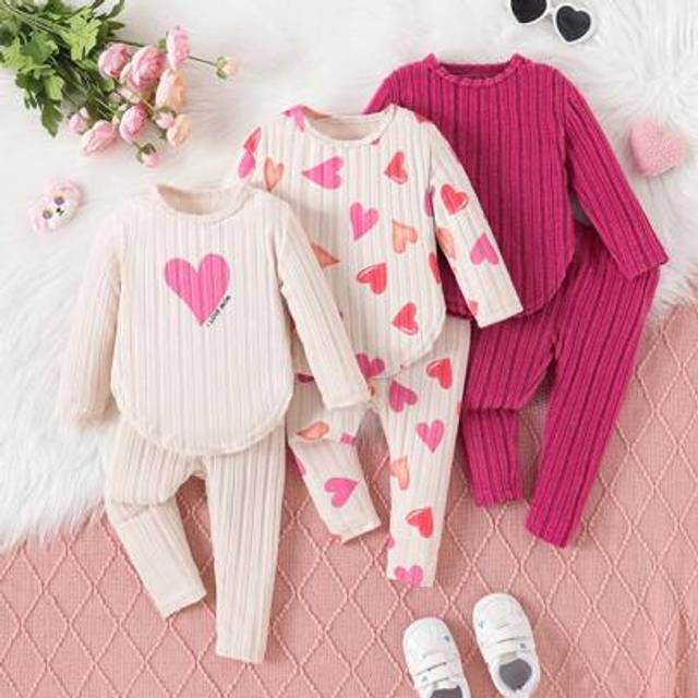 SHEIN 3-Piece Baby Girl Baby Girl Winter Set: Long Sleeve Textured Knit Top, Heart Print Leggings, Fashion Casual Home Outfit