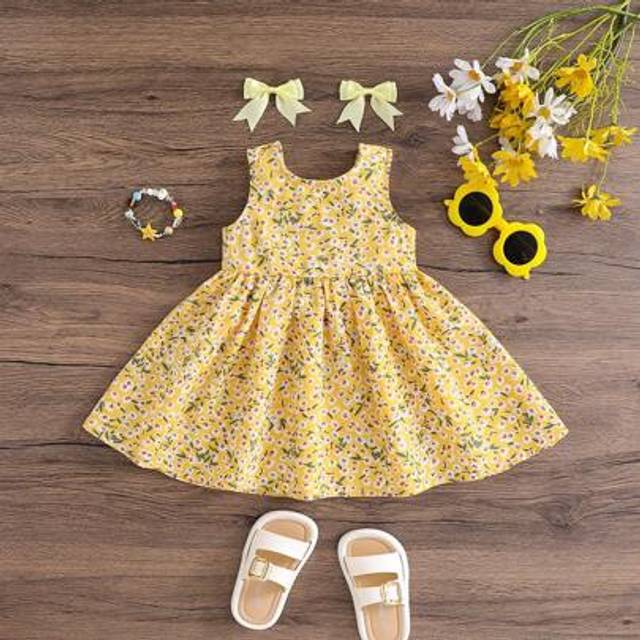 SHEIN Baby Girl Sweet Ditsy Floral Sleeveless Round Neck Casual Dress