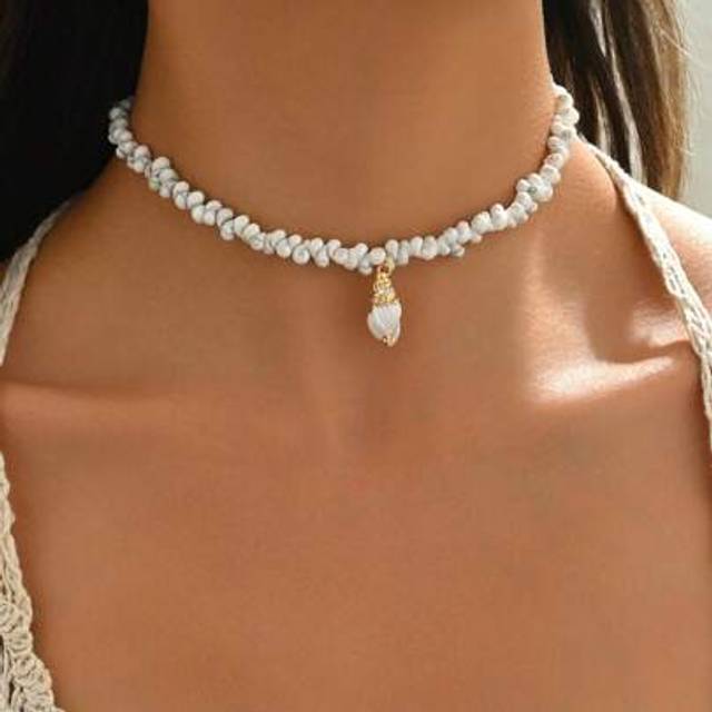 SHEIN 1pc Summer Ocean Style Natural Seashell Beaded Necklace, Fashion Beach Holiday Gold Edging Seashell Pendant Necklace For Women, Suitable For Daily Wea