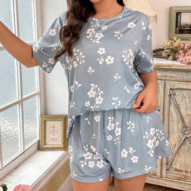 SHEIN Floral Allover Print Round Neck Short Sleeve Shorts Pajama Set, Plus Size