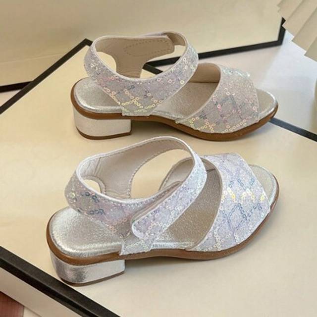 SHEIN A Pair Of Best-Selling Children&#39;s /2025 New Girls&#39; Sandals, With The Upper Covered With Sequins Featuring Colorful Patterns, Featuring A Double-Strap