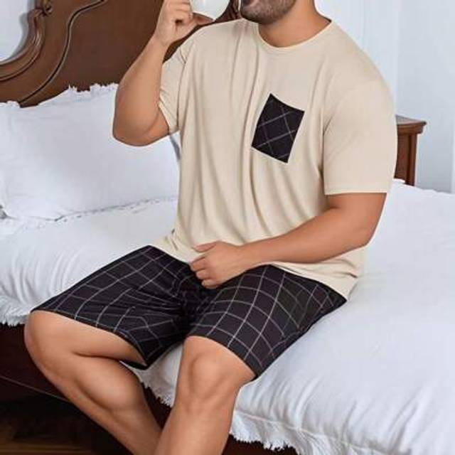 SHEIN 2pcs/Set Men&#39;s Plus Size Casual Loose Simple Plaid Short Sleeve T-Shirt & Shorts Pajamas Set, Suitable For Spring & Summer Lounge Wear