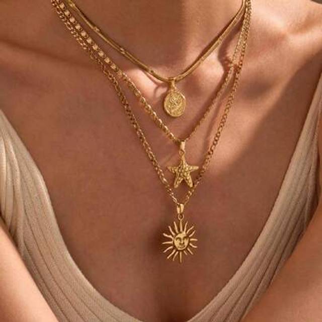 SHEIN 3pcs Stainless Steel Golden Yellow, Stylish And Simple, Starfish, Rose Flower, Sun Face Pendant Necklace Set, Suitable For Daily Wear Or Gift Giving