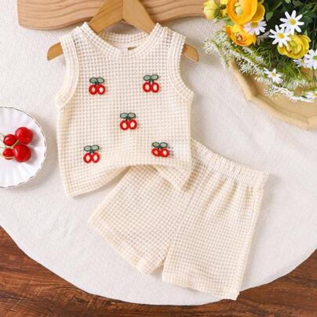 SHEIN 2pcs Girls Cute Strawberry Hollow Out Knitted Vest And Breathable Solid Color Shorts Set