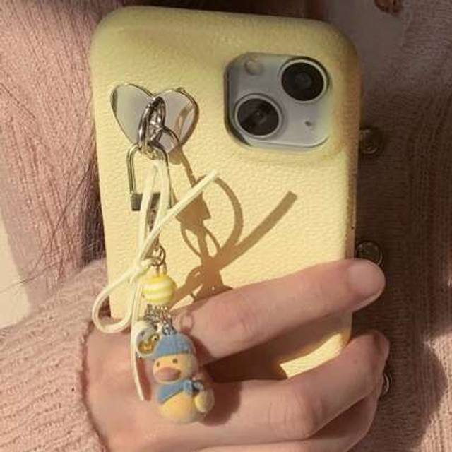 SHEIN 1pc Cartoon Bear Camera Strap Bracelet Lychee Pattern Leather Phone Case Compatible With Iphone 16 15 14 13 12 11 Pro Max Plus Soft Back Cover