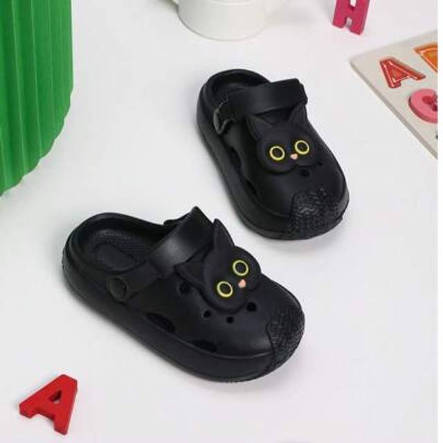 SHEIN New Girls Thick Anti-Slip Soft Cartoon Cat & Rabbit Decor Comfortable Children Sandals Hollow Shoes, Versatile, Suitable For Outdoor, Beach, Vacation