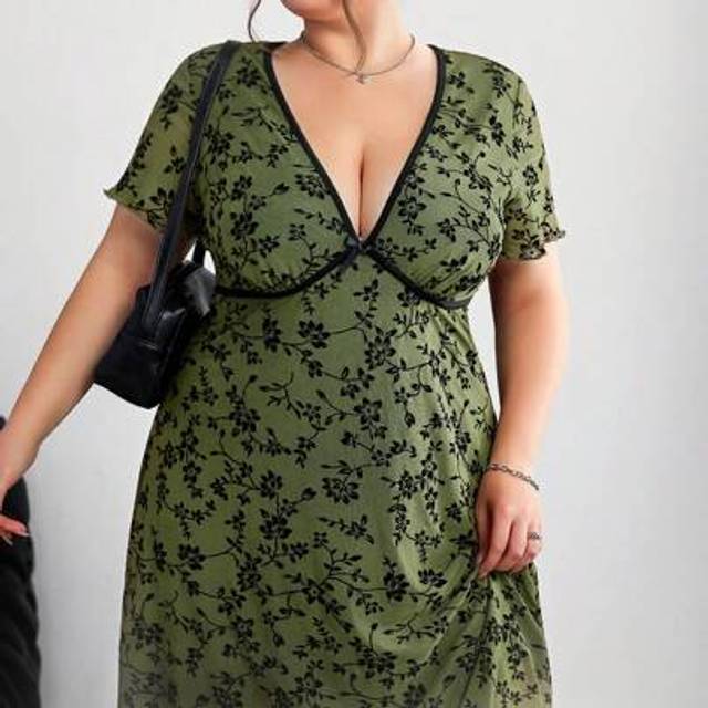 SHEIN Curve Plus Size Green Embroidery A-Line V-Neck Dress, Spring/SummerbeachÂOutfitsÂForÂWoman/BeachÂDress/BeachÂVacationÂOutfits/BeachÂEssentialsÂ
