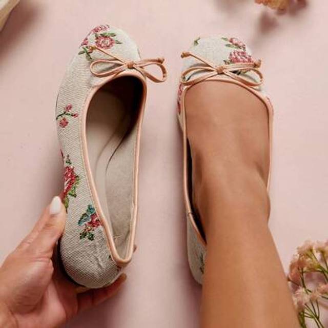 SHEIN Women&#39;s Elegant Slip-On Round Toe Rose Flower Print Fabric Ballet Flats â Comfortable, Versatile & Classic Essential Mother&#39;s Day Present
