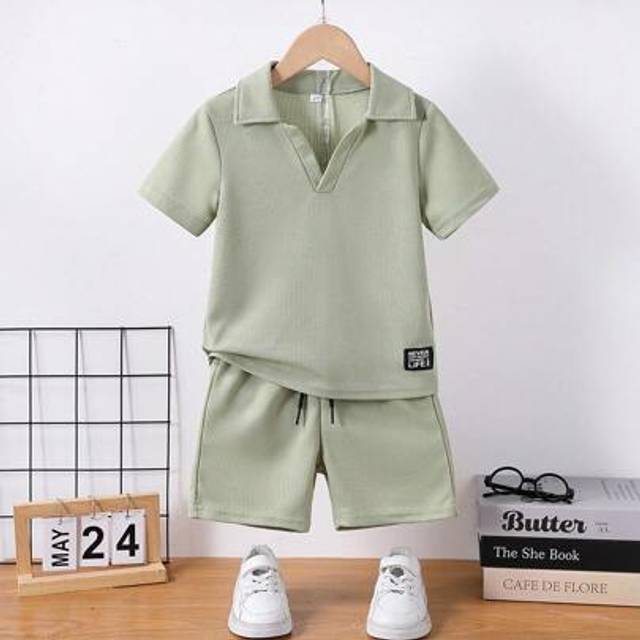 SHEIN 2pcs/Set Young Boy Casual Label Graphic Waffle Polo T-Shirt & Shorts Set, Suitable For Summer Outdoor, Casual, Daily, School
