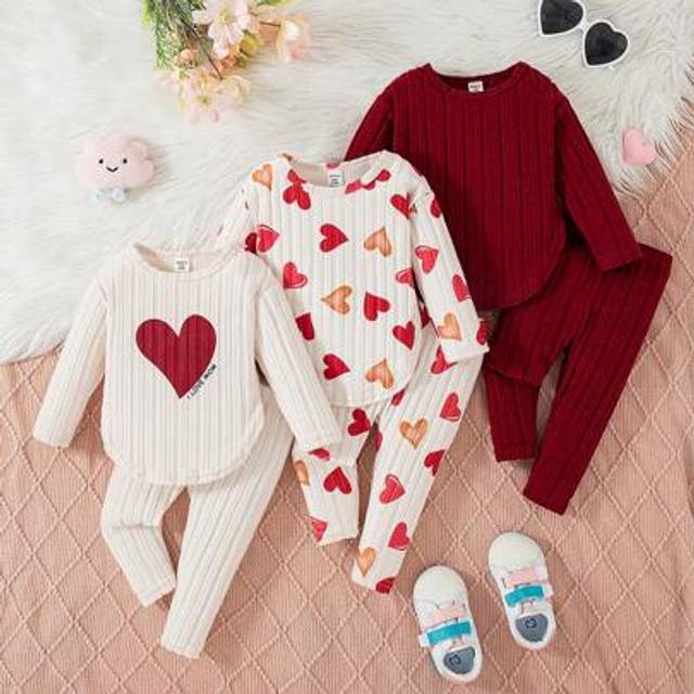SHEIN 3pcs Baby Girl Autumn/Winter Heart Print Sweater, Leggings And Top Set