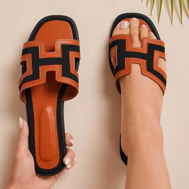 SHEIN Women&#39;s Wide Fit H Toe Band Square Toe Summer Casual Flat Sandals