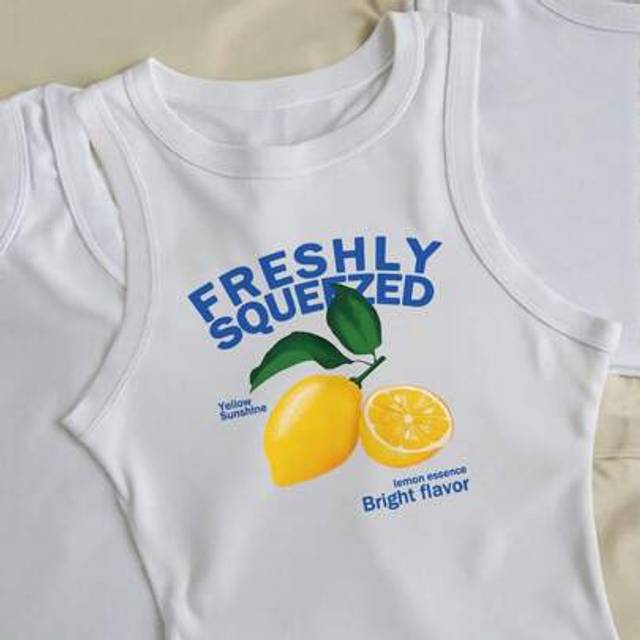 SHEIN Women&#39;s &#34;Freshly Squeezed&#34; Slogan Summer New Lemon Holiday Atmosphere Pattern Round Neck Sleeveless Cropped Tank Top, Simple Casual Daily Wear Aesthet
